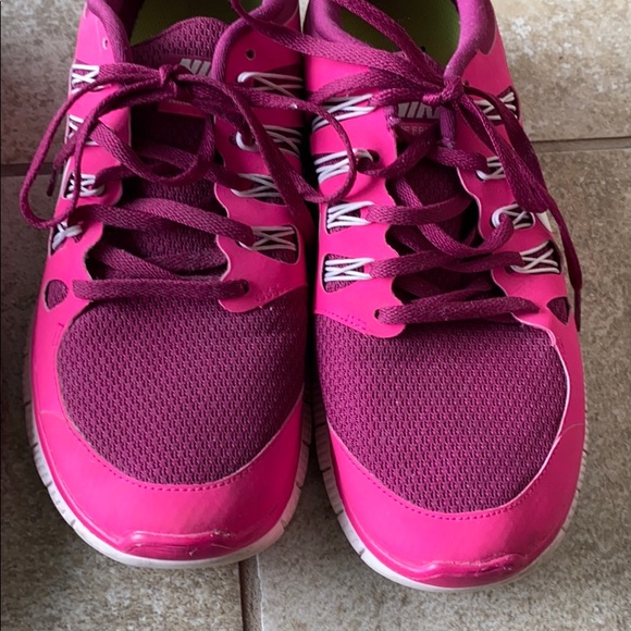 Tennis shoes - Picture 2 of 9